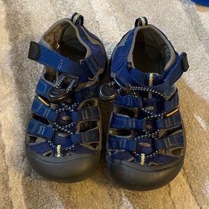 Keen Children's Newport H2 navy, gray closed toe sandal